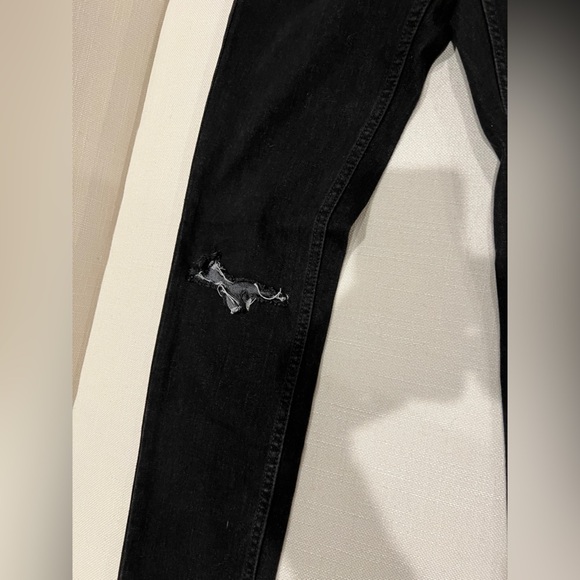 FREE PEOPLE Women Distressed black capri jeans, size 28 Preowned - Picture 6 of 8